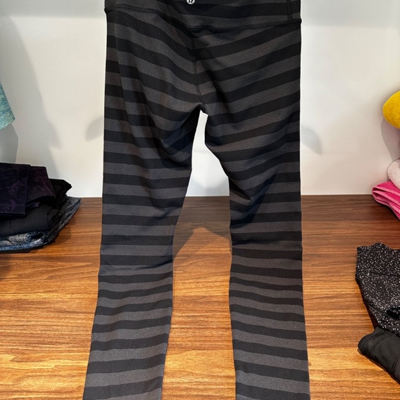 Lululemon wunder unders sz 8 luon - Picture 3 of 6